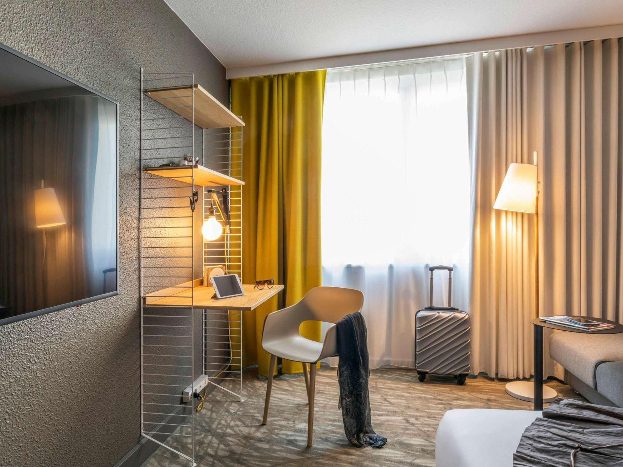 Hotel Novotel Evry Courcouronnes Exteriör bild