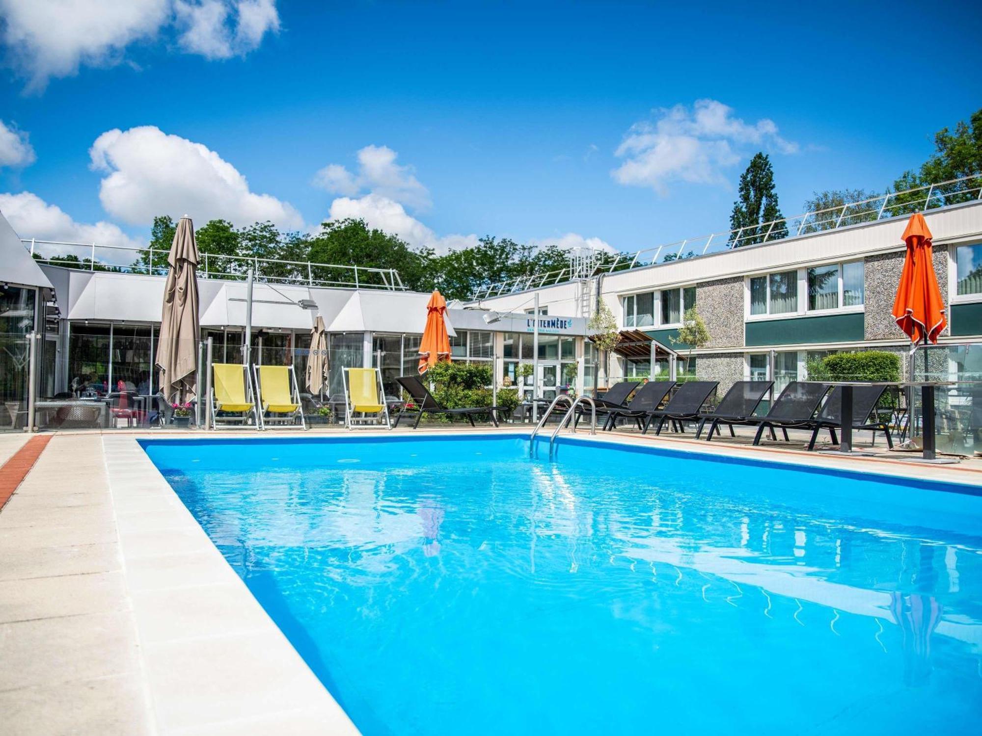 Hotel Novotel Evry Courcouronnes Exteriör bild
