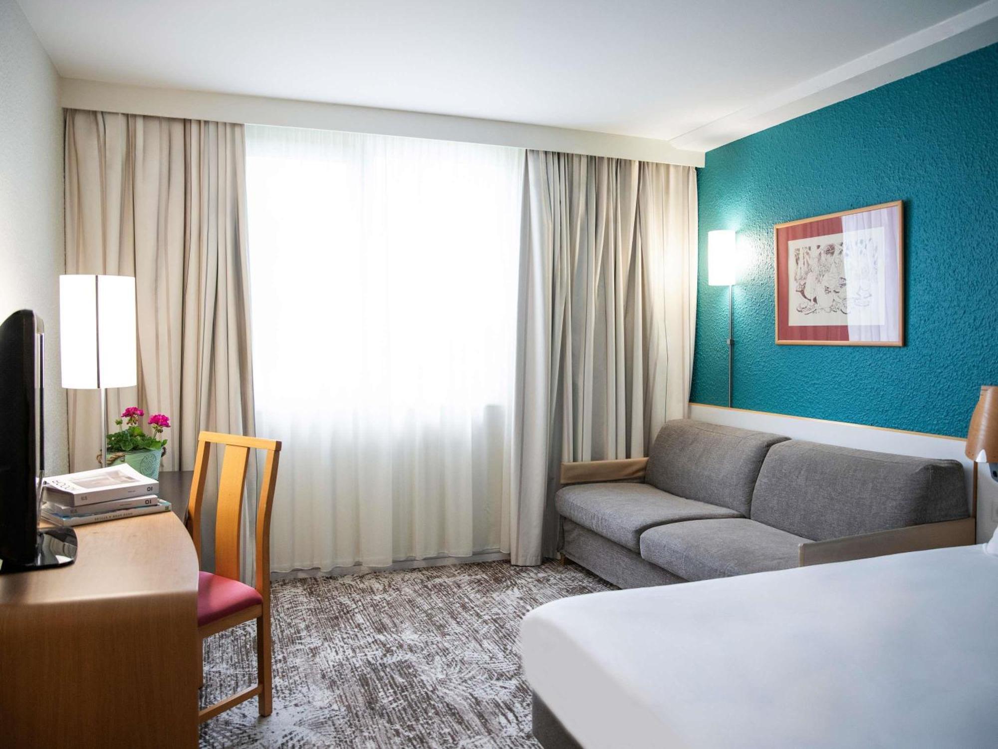 Hotel Novotel Evry Courcouronnes Exteriör bild