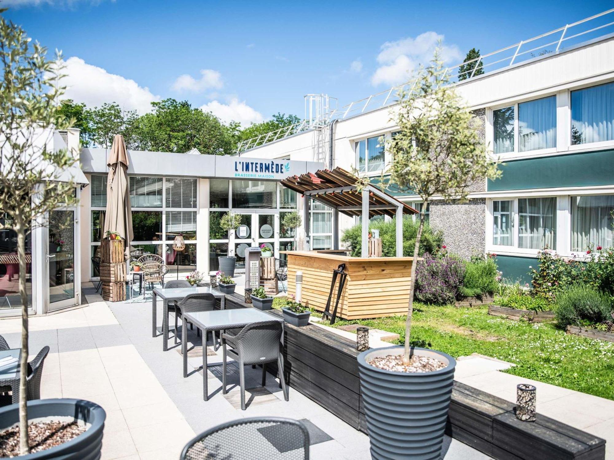 Hotel Novotel Evry Courcouronnes Exteriör bild